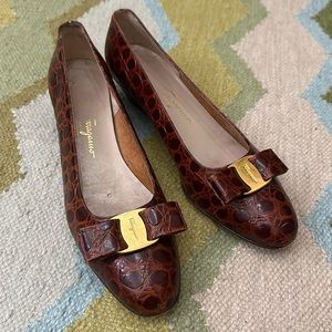 Vintage Salvatore Ferragamo Textured Brown Leather Pumps Heels Shoes 8 B